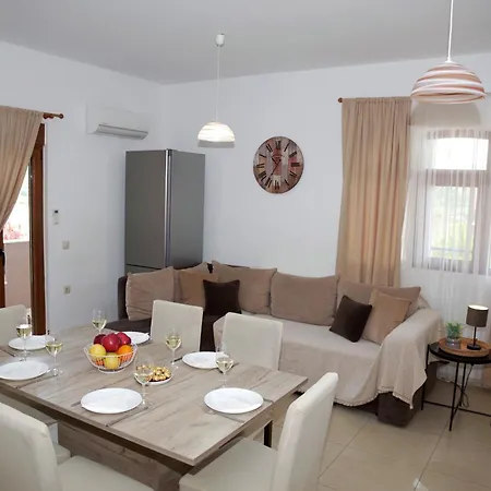 Leondis Apartment